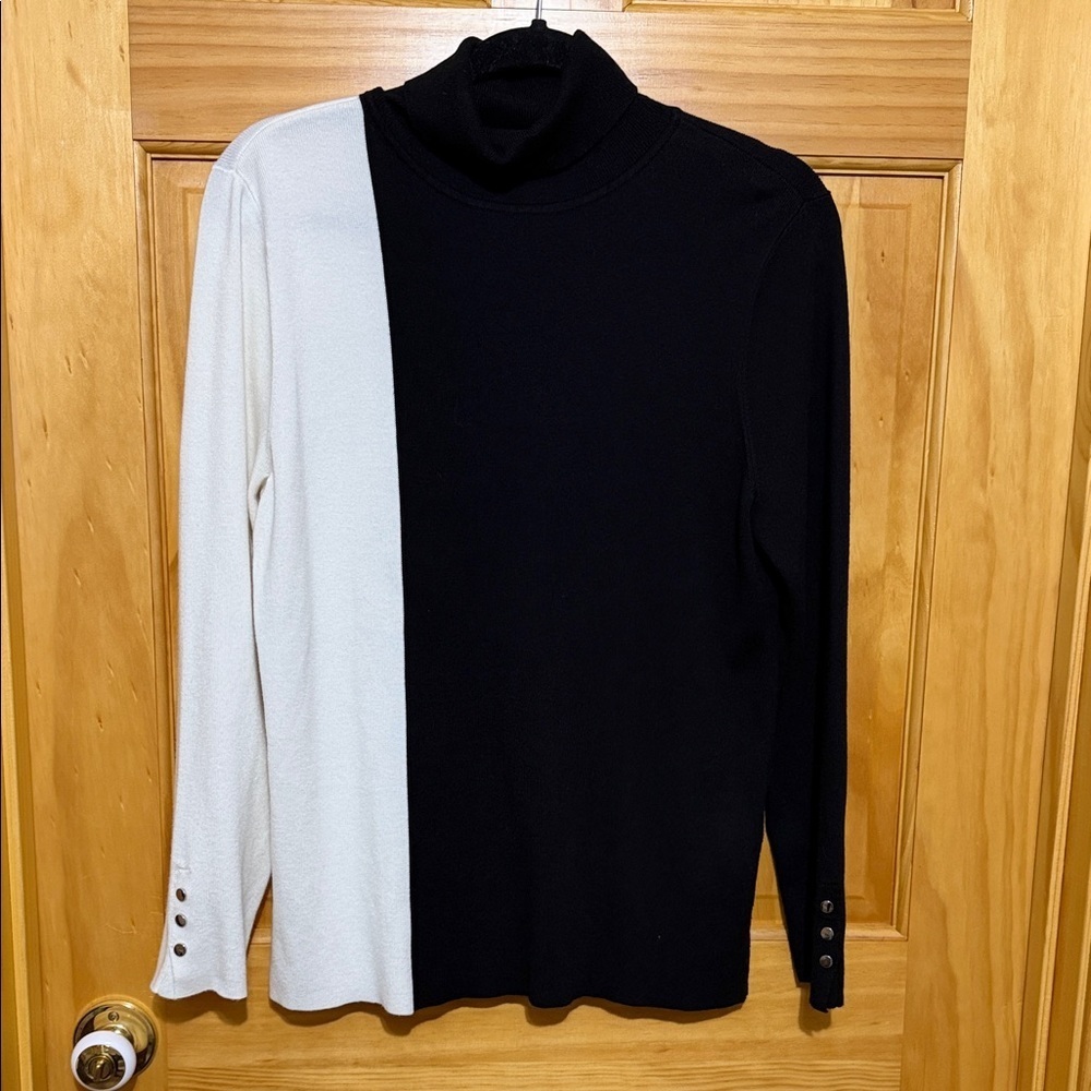 Chico's Black & White Color Block Turtleneck Sweater, Size Large.
